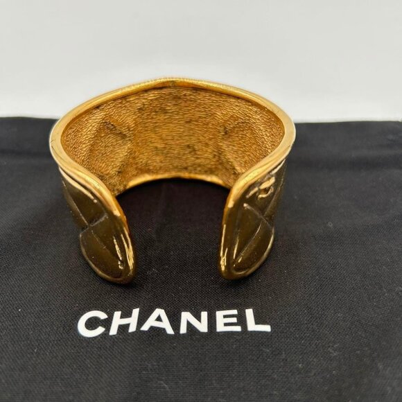 Authentic CHANEL CC Cambon Logo Vintage Bracelet Cuff Bangle Gold Quilted Wide - Picture 8 of 13